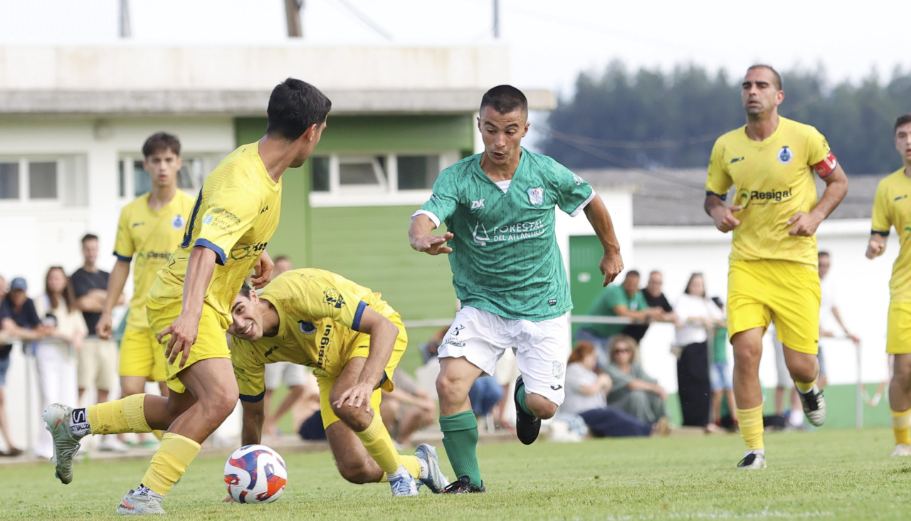 partido de fútbol entre el Galicia de Mugardos y el Gondomar