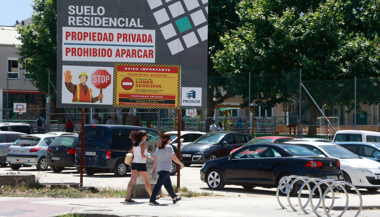 La propiedad advierte como ‘aviso importante’ que llamará a la grúa