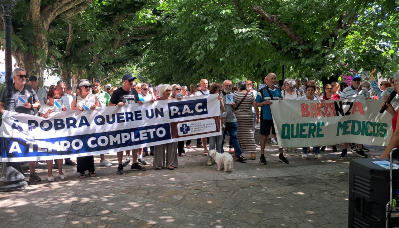 Los jardines Valle-Inclán acogieron una concentración para pedir mejoras sanitarias