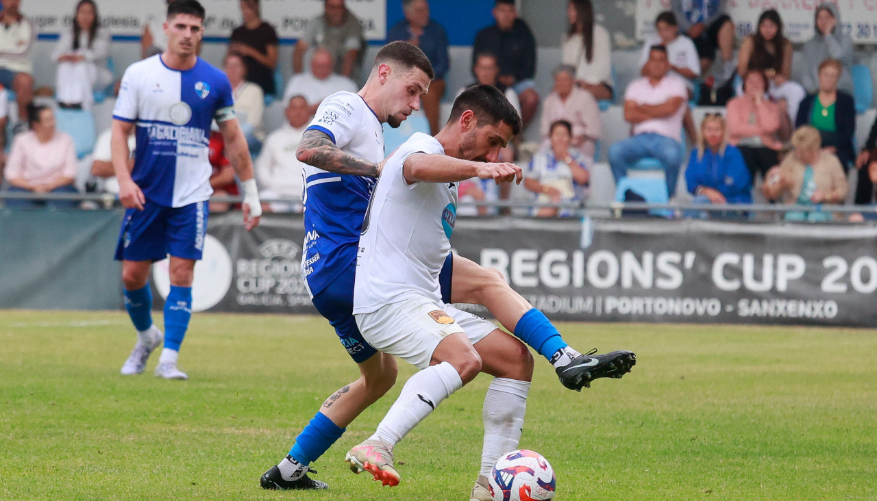 El Portonovo cierra la temporada sin haber perdido ninguno de sus cuatro partidos ante el Lemos