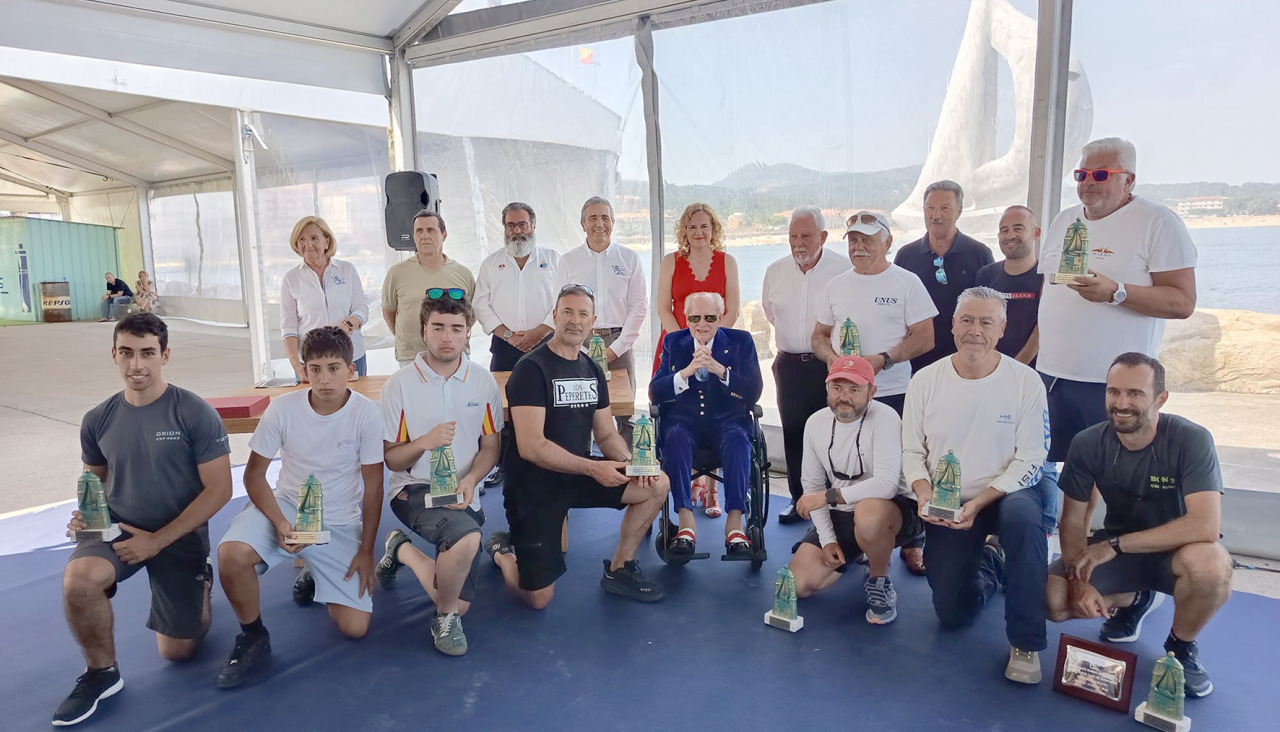 Foto familia todas la tripulaciones premiadas (r media)