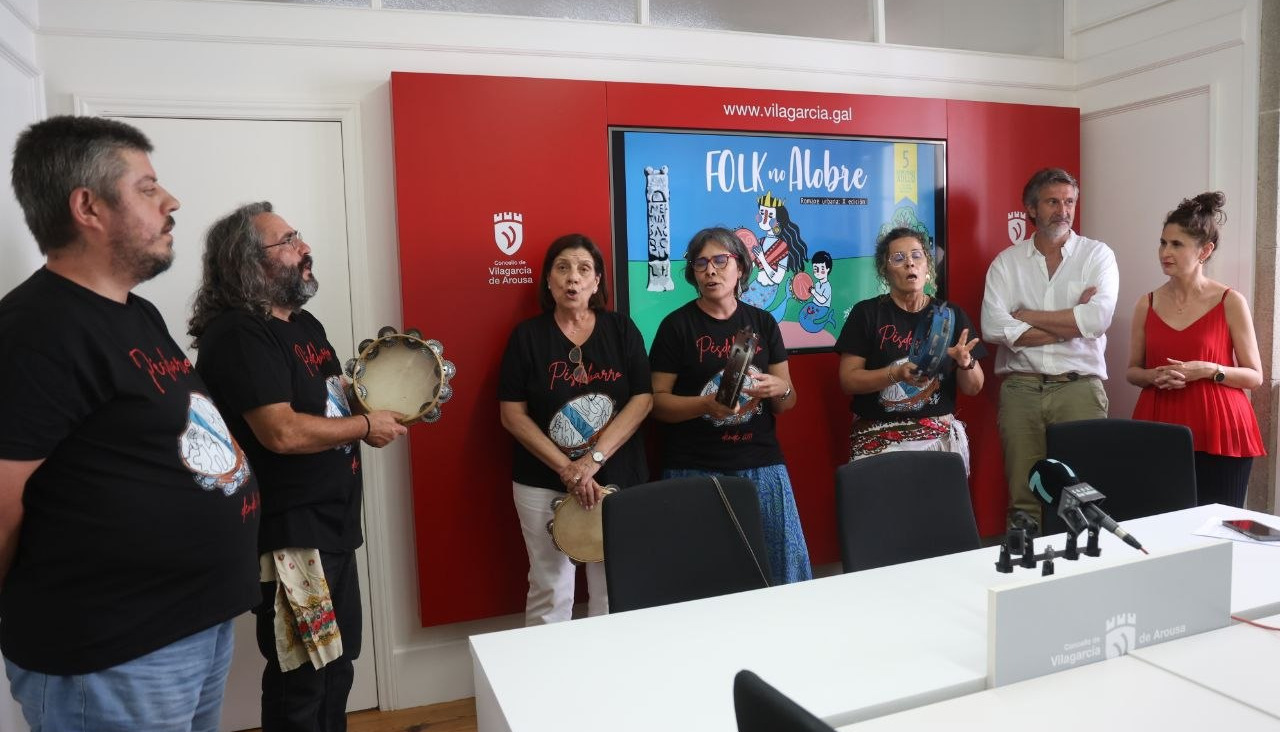 Presentación de Folk no Alobre con actuación de PésdeBarro