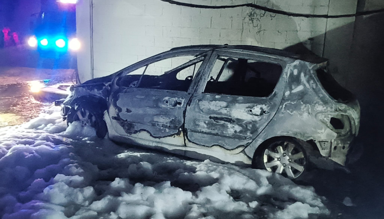 El coche quedó completamente calcinado
