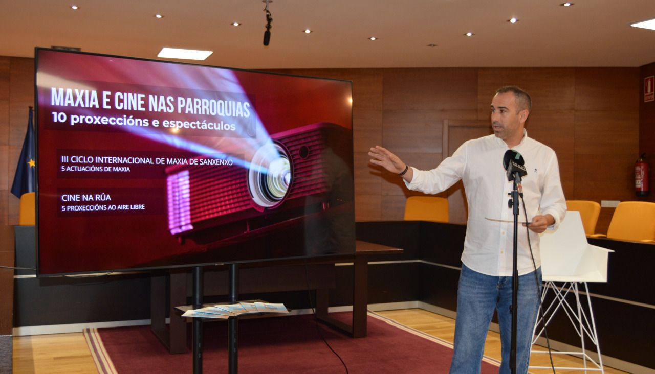 El concejal de Cultura y Eventos, Xoán Pérez, durante la presentación de la programación estival
