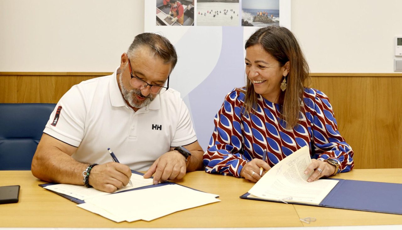 La conselleira y el patrón mayor, en la firma del acuerdo, esta tarde