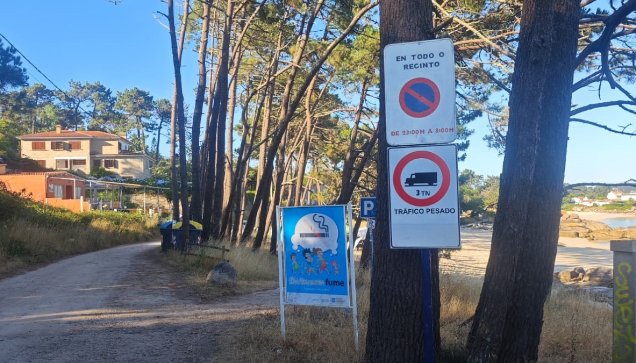 La señalización que ya se puede ver en dos de los arenales de O Grove