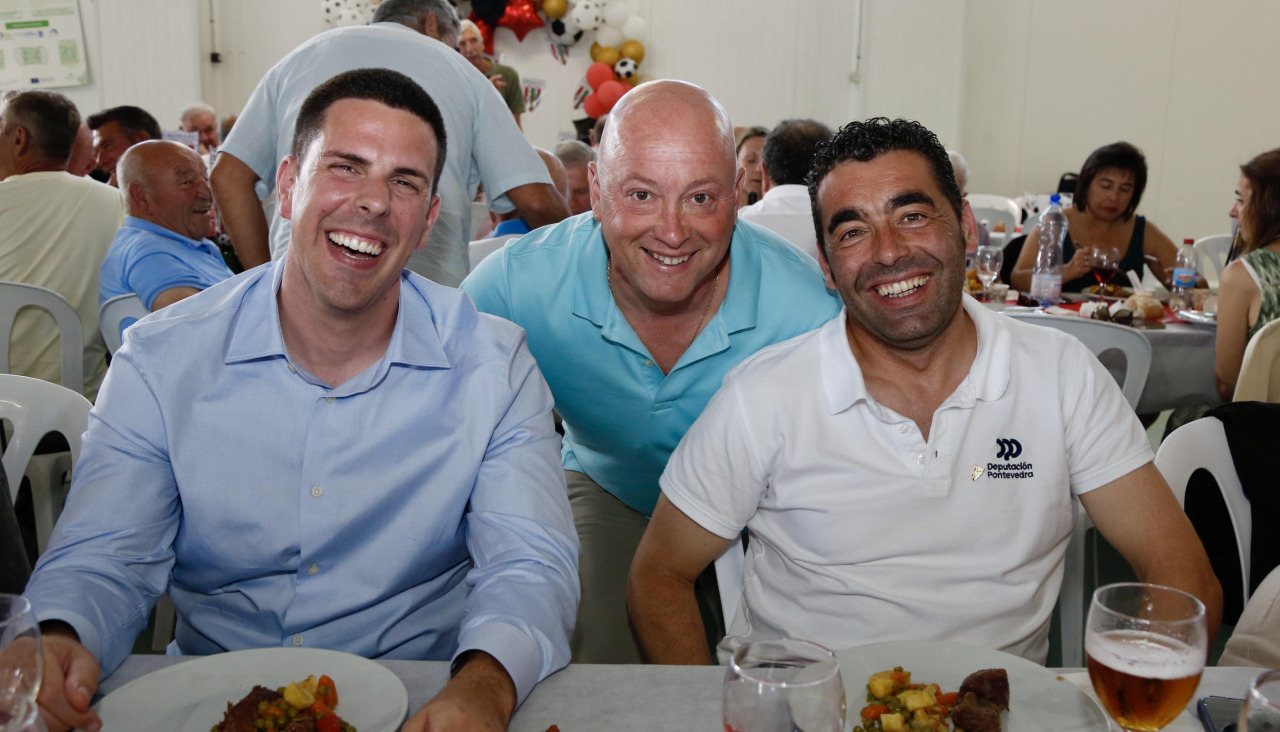 El alcalde Luis Arosa y el presidente de la Diputación Luis López, junto a Adonis Ríos, que retrató con su cámara una jornada para el recuerdo