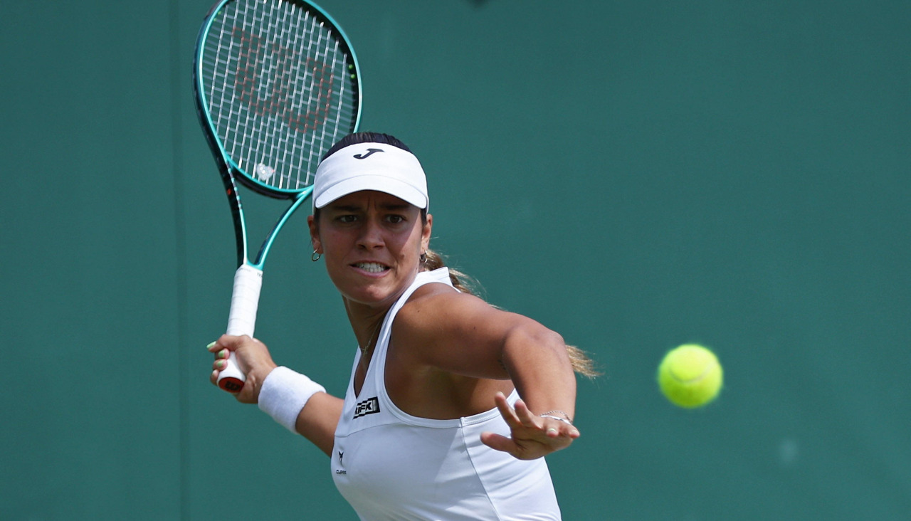 Jéssica Bouzas Maneiro mantiene su idilio con Wimbledon y se mete en segunda ronda tras ganar a la número 28 del mundo