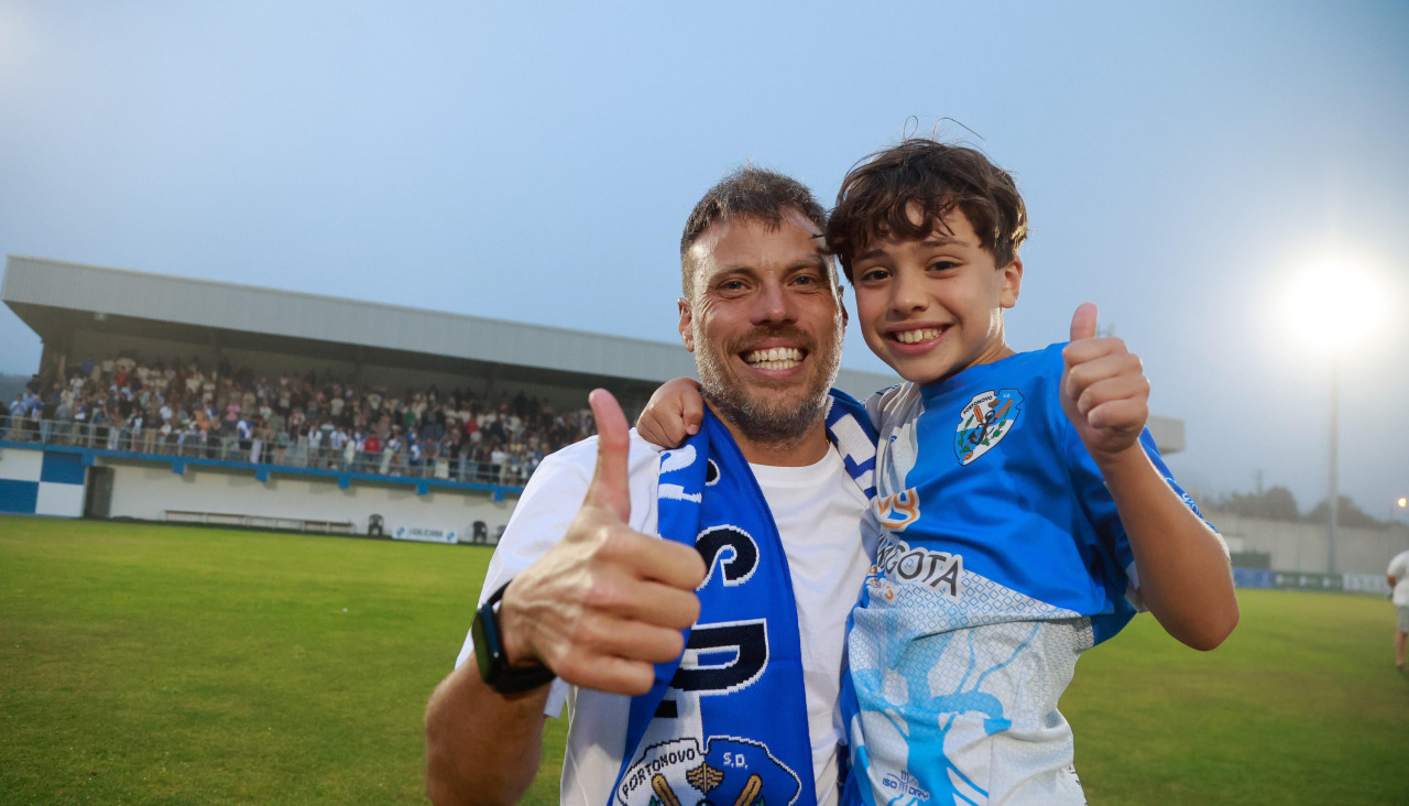 ascenso del portonovo a tercera división portonovo vs lemos árbitros escoltados enfrentamientos entre jugadores y afición