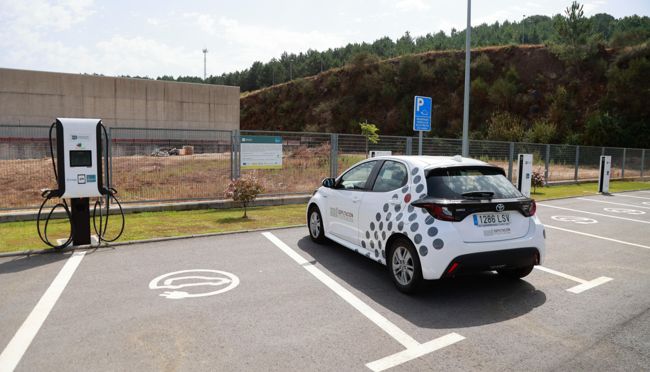 Un punto de recarga para vehículos eléctricos en un municipio de O Salnés
