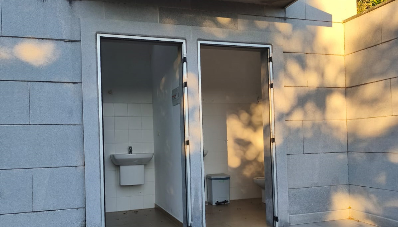 Los baños sin puertas