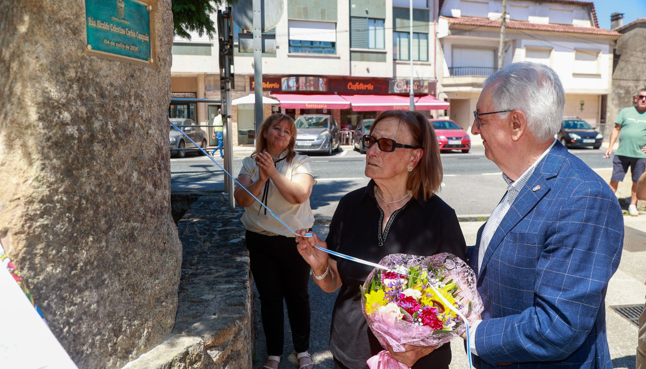 Homenaje al exalcalde de Valga, Celestino Carbia