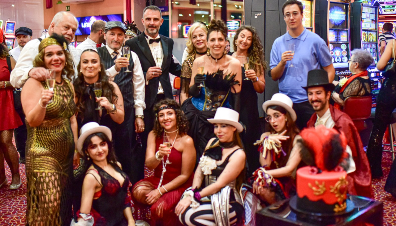 Algunos de los asistentes al 48 aniversario del Casino La Toja