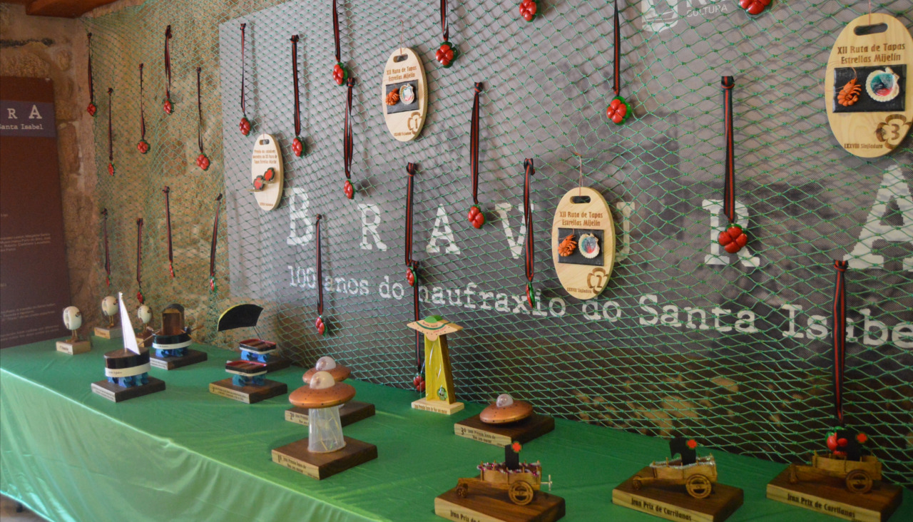 Los trofeos de la LXXVIII Festa da Dorna se exhiben en la Sala Museo Municipal de Ribeira