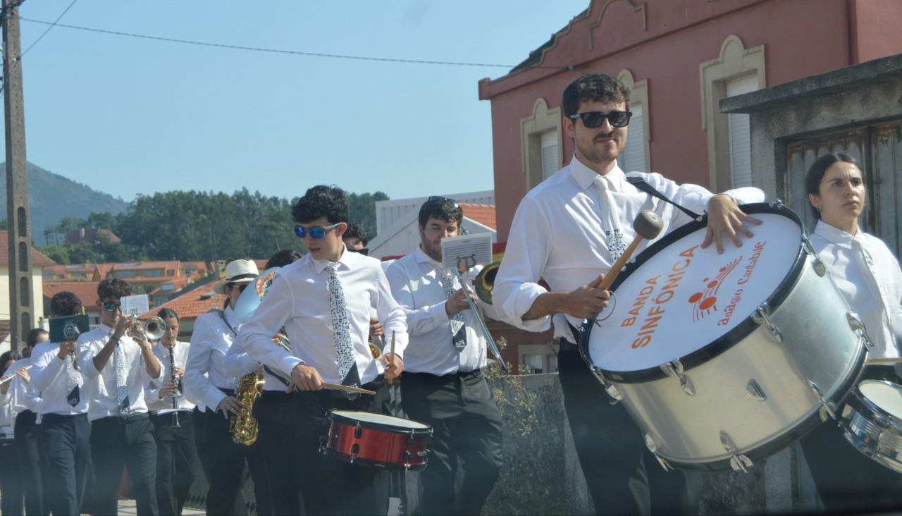 La banda sinfónica Adagio Cantábile se encargó de los pasacalles matinales, a los que regresará de tarde y también para acompañar la procesión, en la que también estará la banda de música de La Brilat