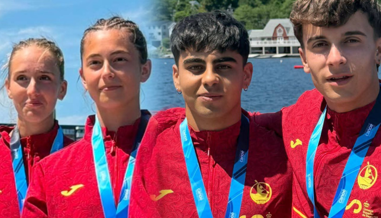 La júnior Silvia Gago y los sub 23 Pedro Torrado y Raúl Fernández, en el podio con sus medallas de bronce en el Mundial de Halifax