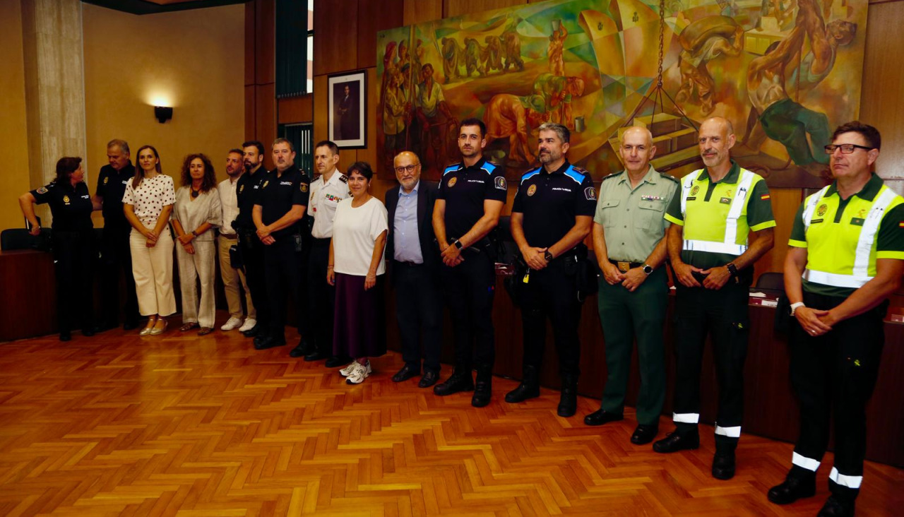 Asistentes a la junta local de seguridad