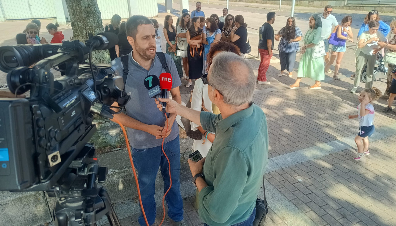 Familias de A Lomba concentrados en Pontevedra