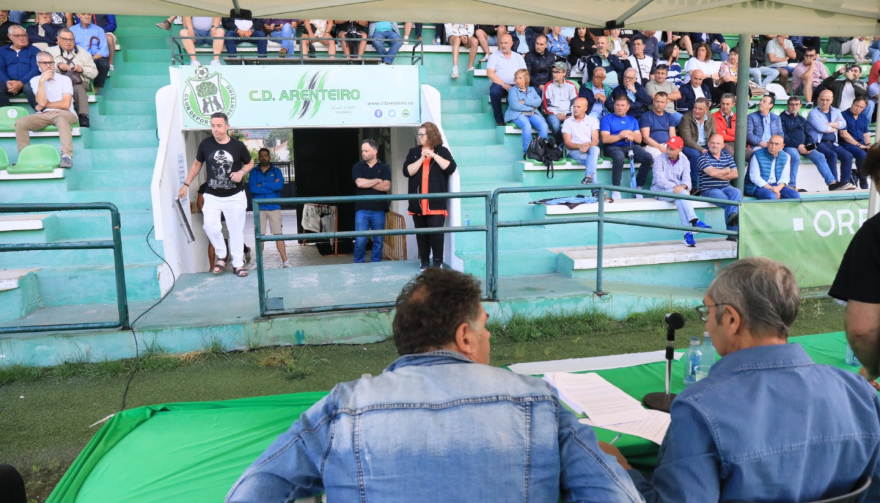 El Arenteiro celebra el viernes una asamblea clave para decidir su futuro, que afecta al del CJ Cambados