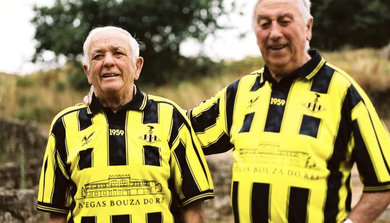 El CD Ribadumia pone a la venta camisetas retro con dos diferentes diseños para sus aficionados
