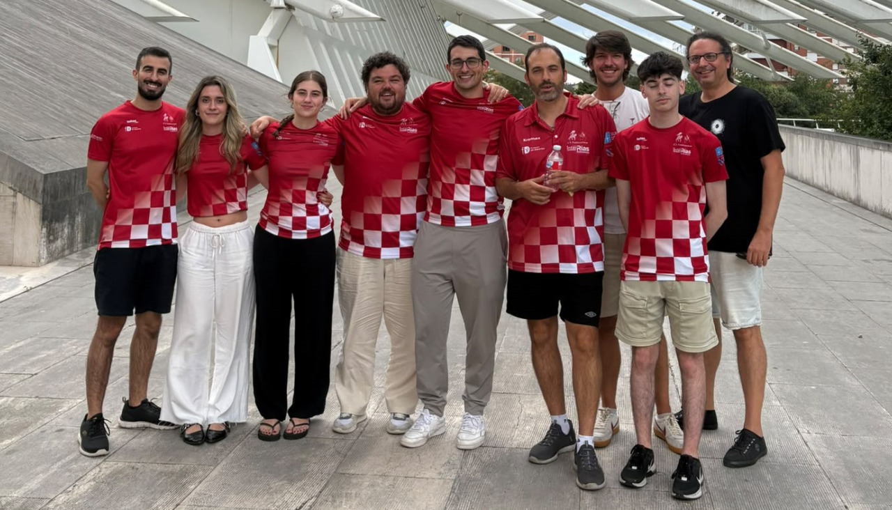 El equipo vilagarciano desplazó a diez ajedrecistas a Oviedo para intentar meterse entre los ocho mejores clubes de España