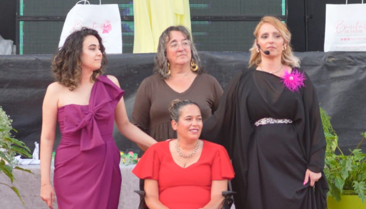 Un momento del desfile solidario en favor de GaliciAME