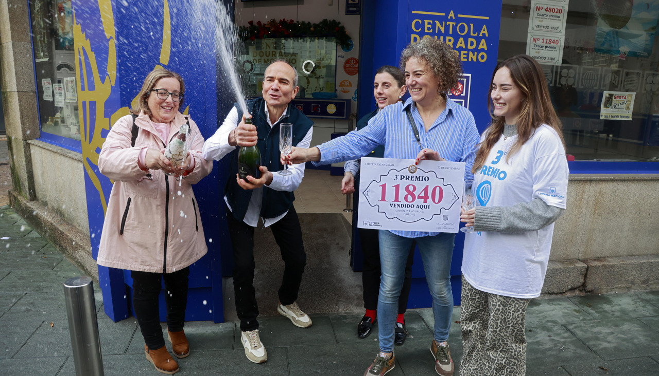 Celebración premio de la Lotería de Navidad en O Grove