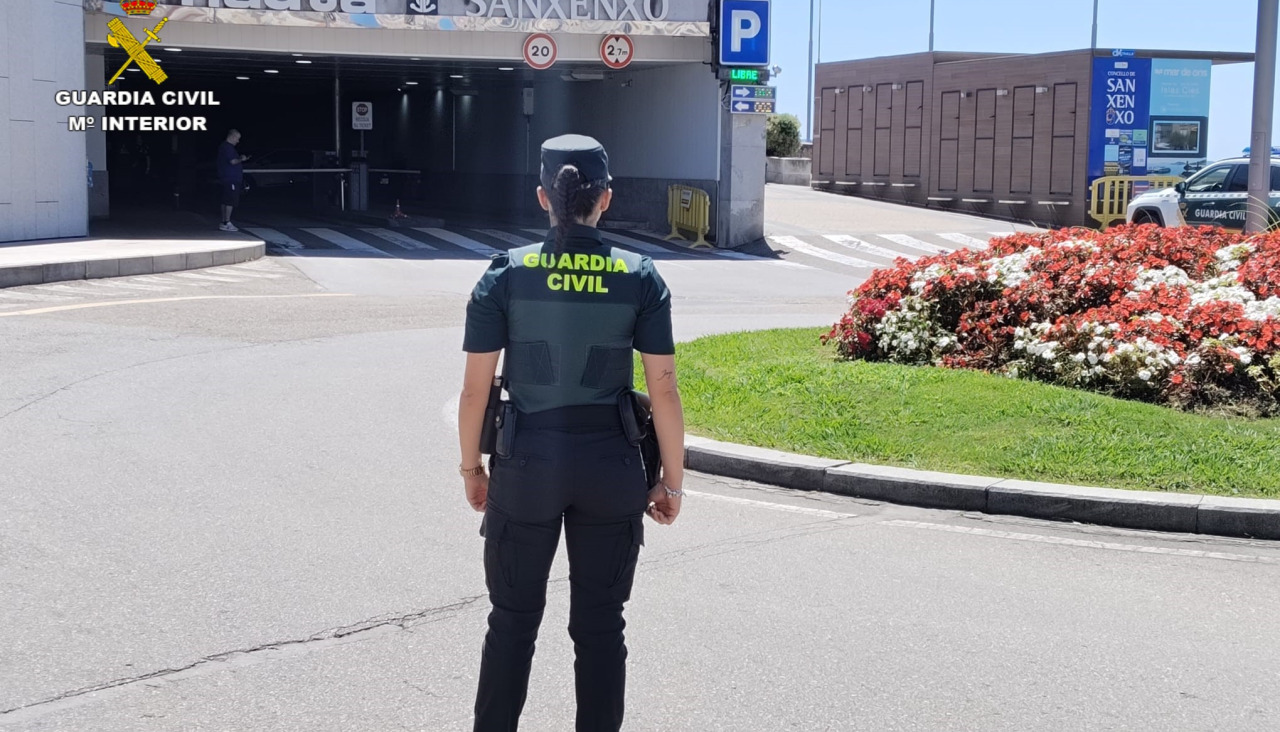 Agente de la Guardia Civil en Sanxenxo