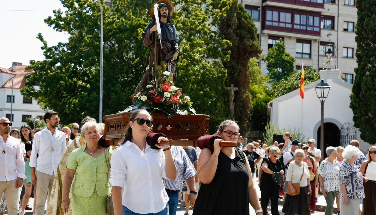 San Roquiño O Pequeno salió en procesión como cada año en la víspera del gran evento multitudinario