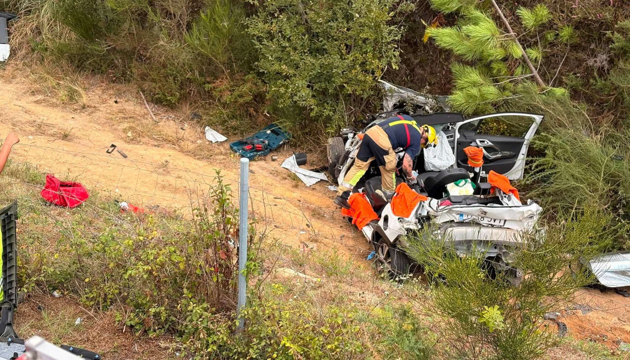 Efectivos actuando en el lugar del accidente