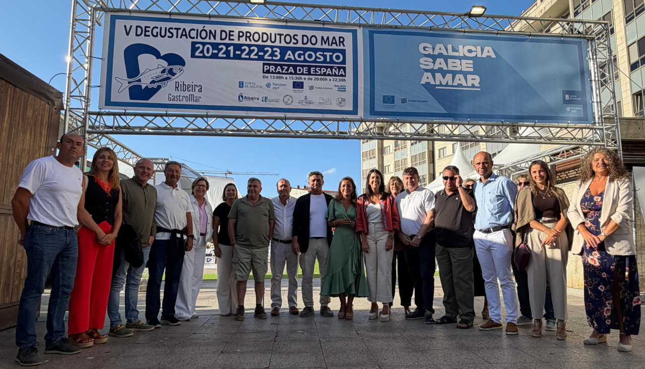 Inauguración de la V Feira Gastronómica Gastromar en Ribeira