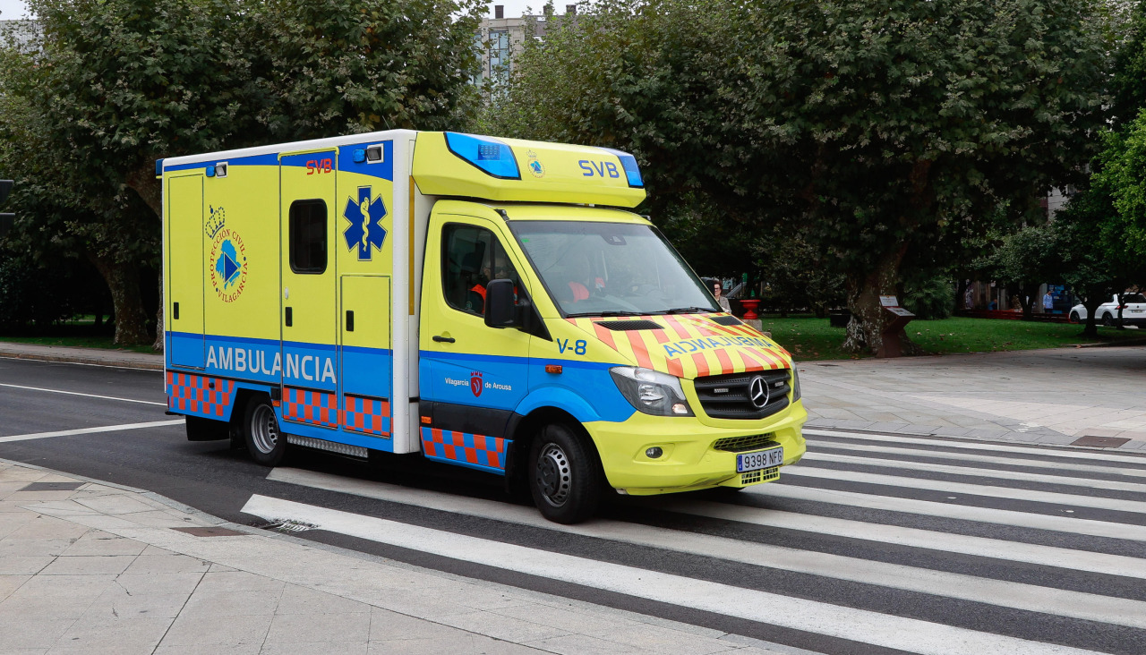 Foto de archivo de una ambulancia atendiendo una incidencia en Vilagarcía de Arousa