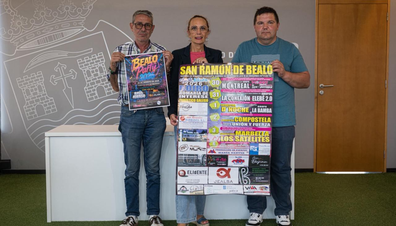La concejala de Cultura, María Outeiral, participó en la presentación de la programación junto miembros de la comisión.