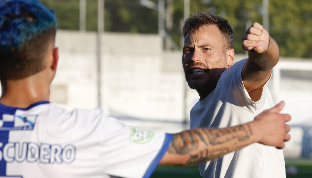 Minso Vidal, técnico arlequinado, durante un partido de pretemporada