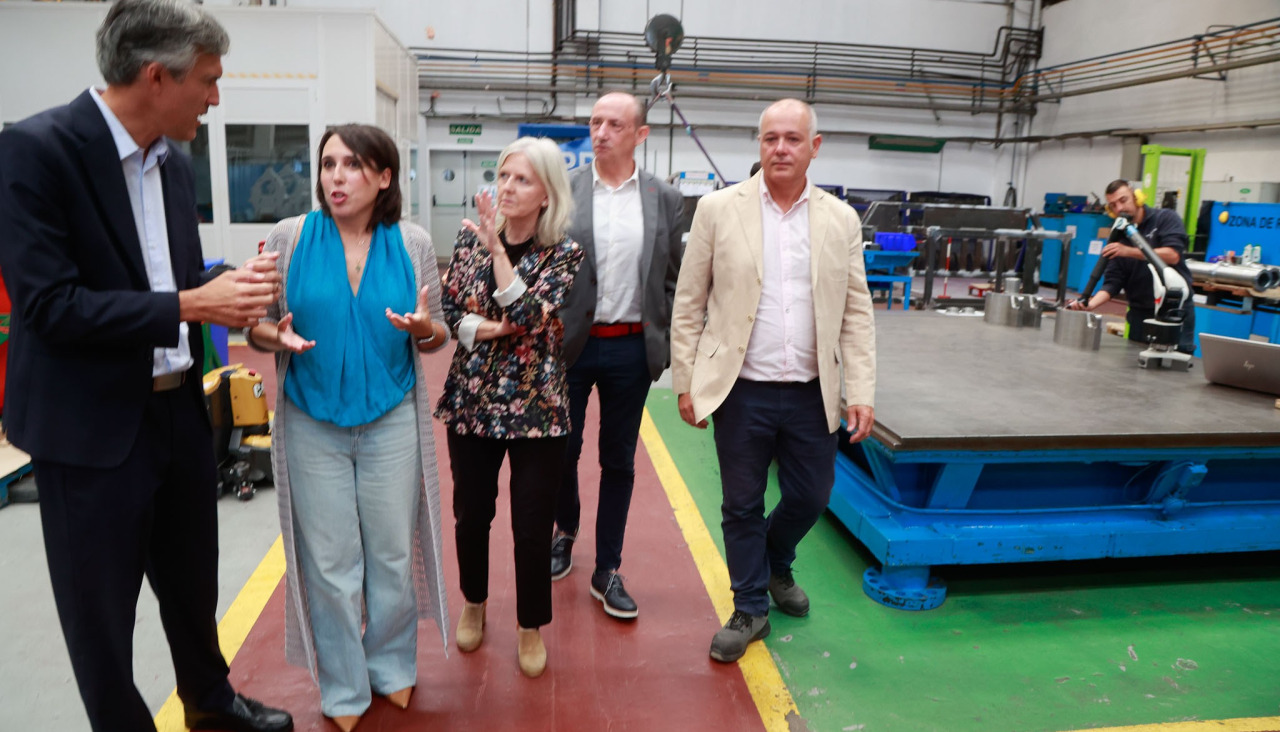 La conselleira de Industria, María Jesús Lorenzana, visitó las instalaciones de Thune Eureka