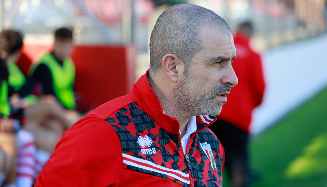Luis Carro cumple su quinta temporada al frente del Céltiga, la segunda en Tercera RFEF