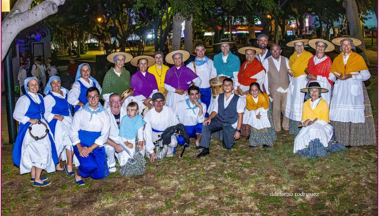 Los integrantes de la A.C. Xiada en su visita a Gran Canaria