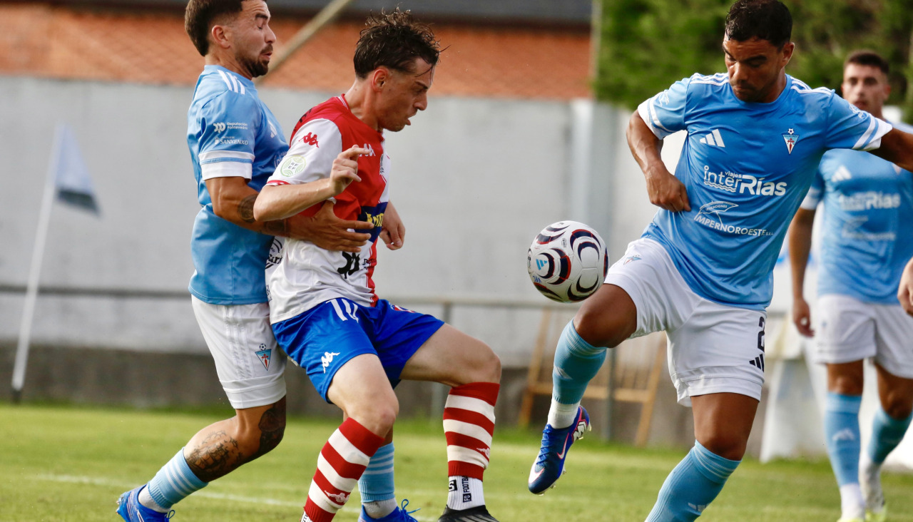 El Villalonga demostró en pretemporada que ha mejorado su plantilla y puede aspirar a luchar por regresar a Tercera RFEF este año