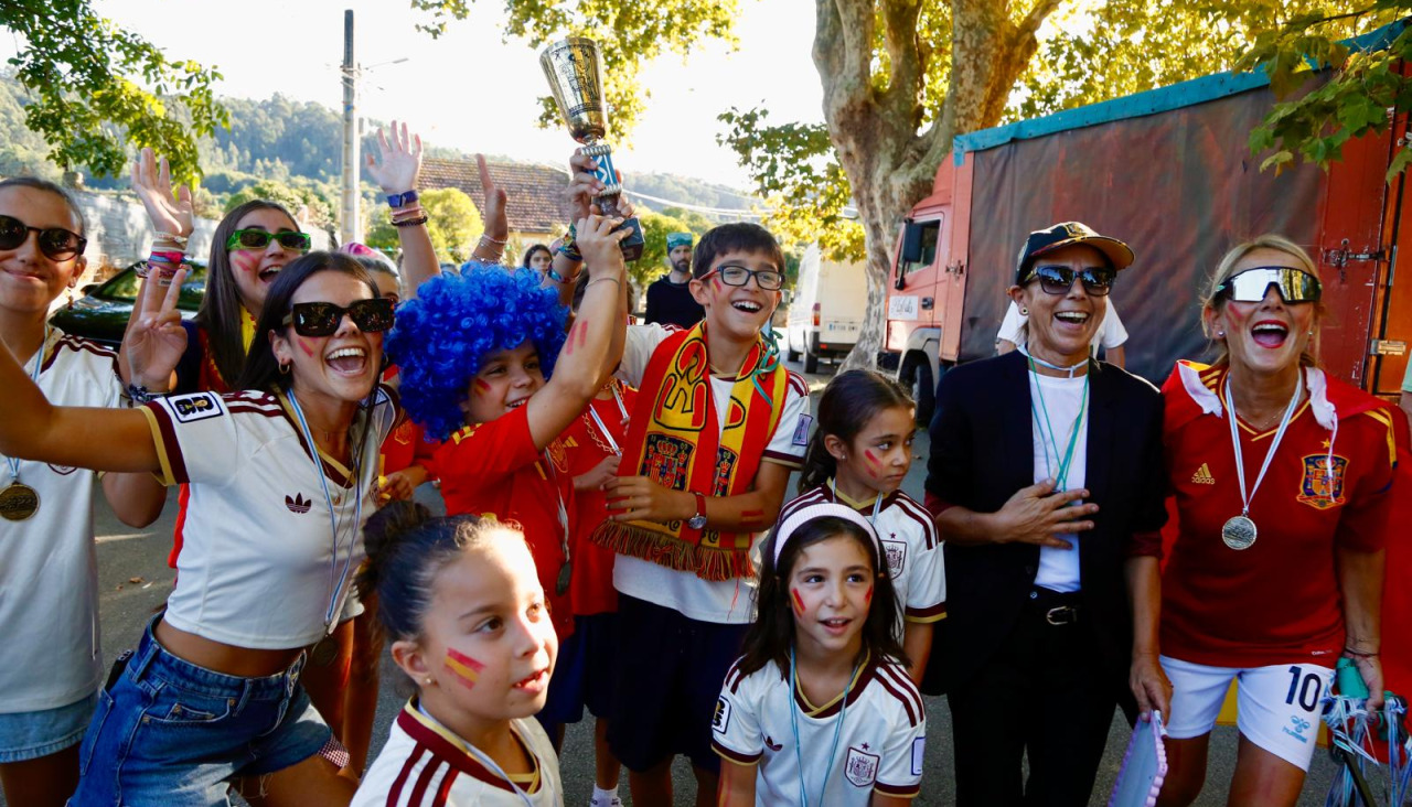 Vecinos participantes en el desfile