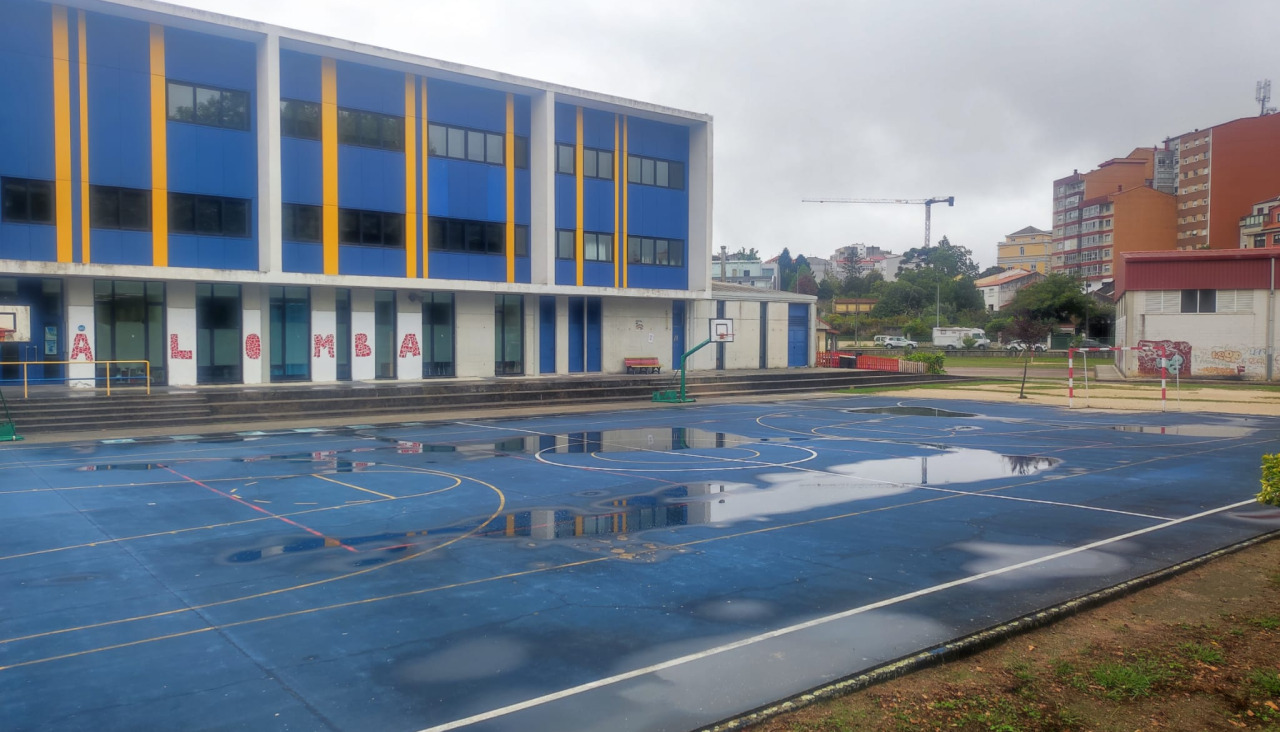 Vistas de A Lomba con la pista anegada