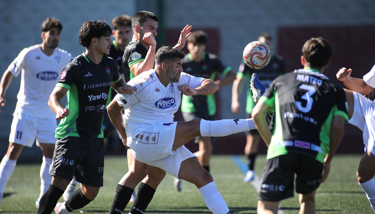 El Boiro hizo un partido muy serio en A Grela para sumar su tercera victioria seguida