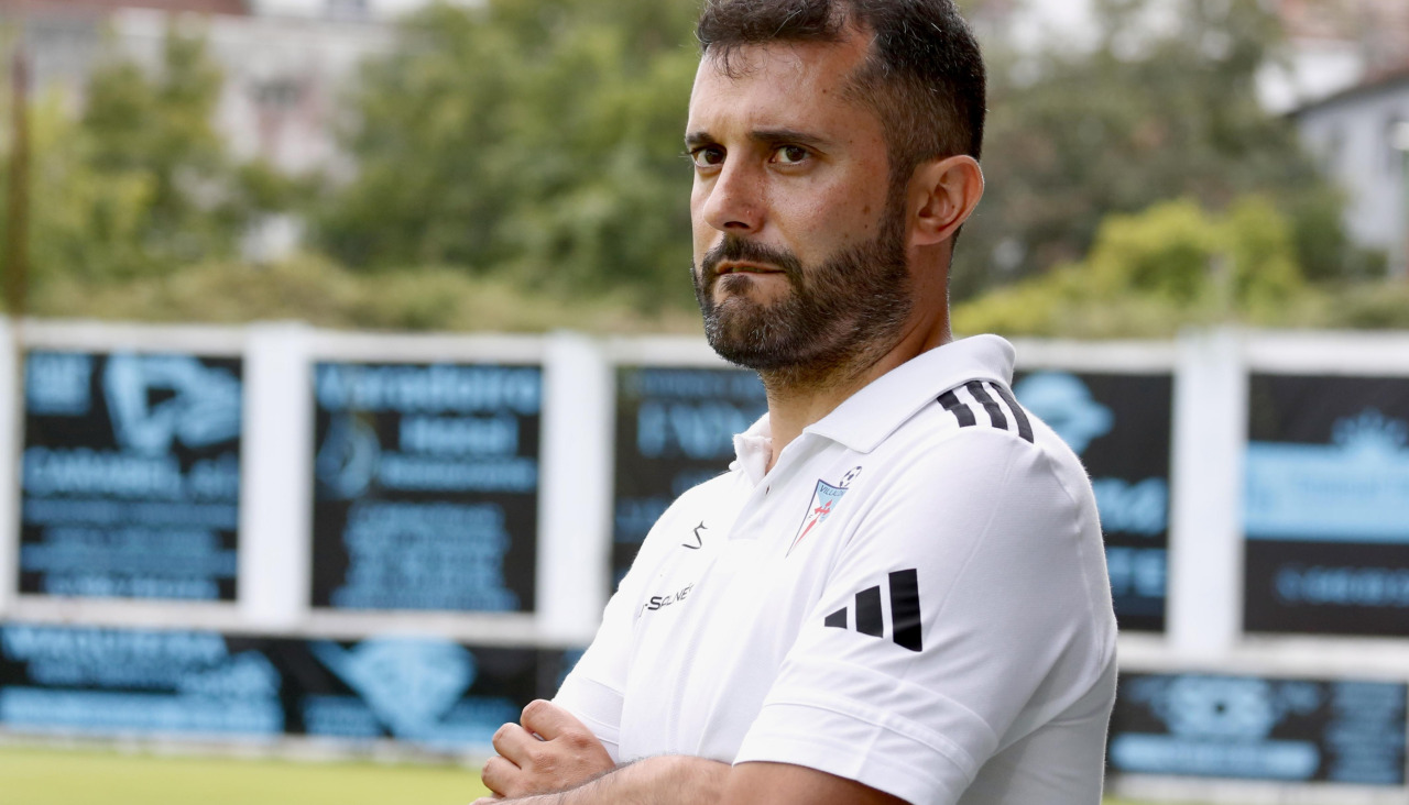 El equipo de Roberto Lázaro encajó su primera derrota de la temporada, ante un rival directo