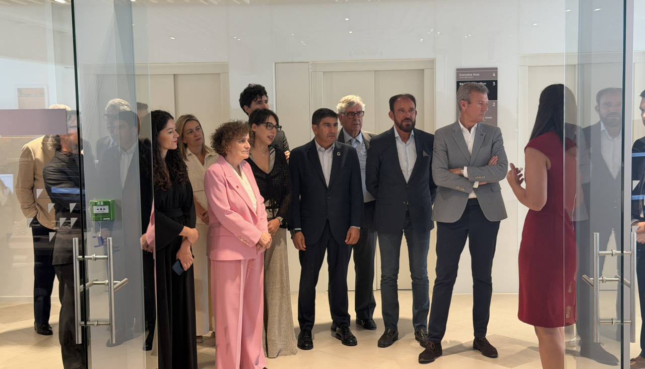 La empresa morañesa Bandalux celebra sus 40 años con un nuevo campus en Santiago