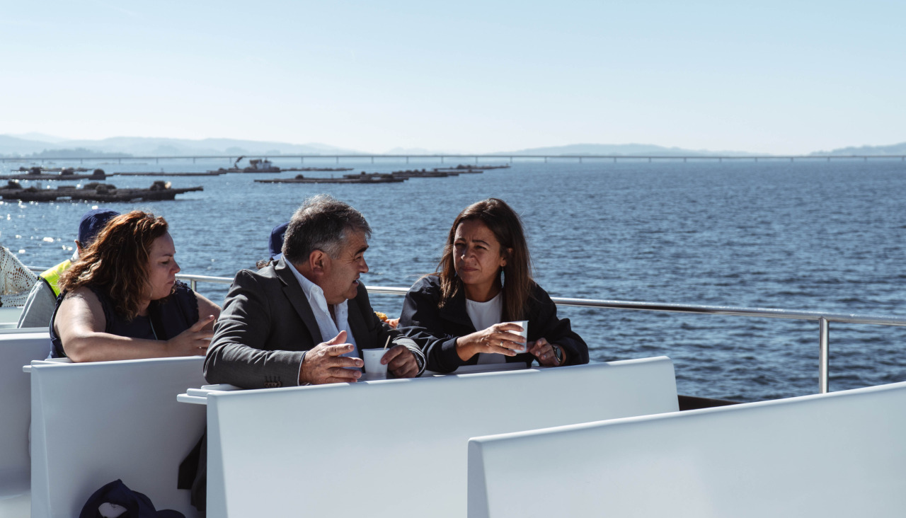 La conselleira do Mar participó hoy en una visita con salida del puerto de Vilanova de Arousa