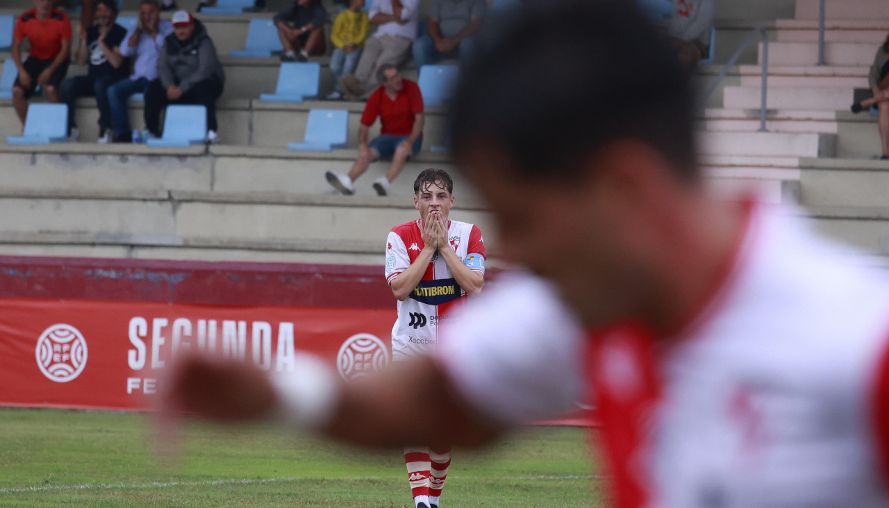 El Arosa es el quinto equipo de su liga que más goles ha marcado en este primer mes de competición, pero encaja más de tres de media por partido