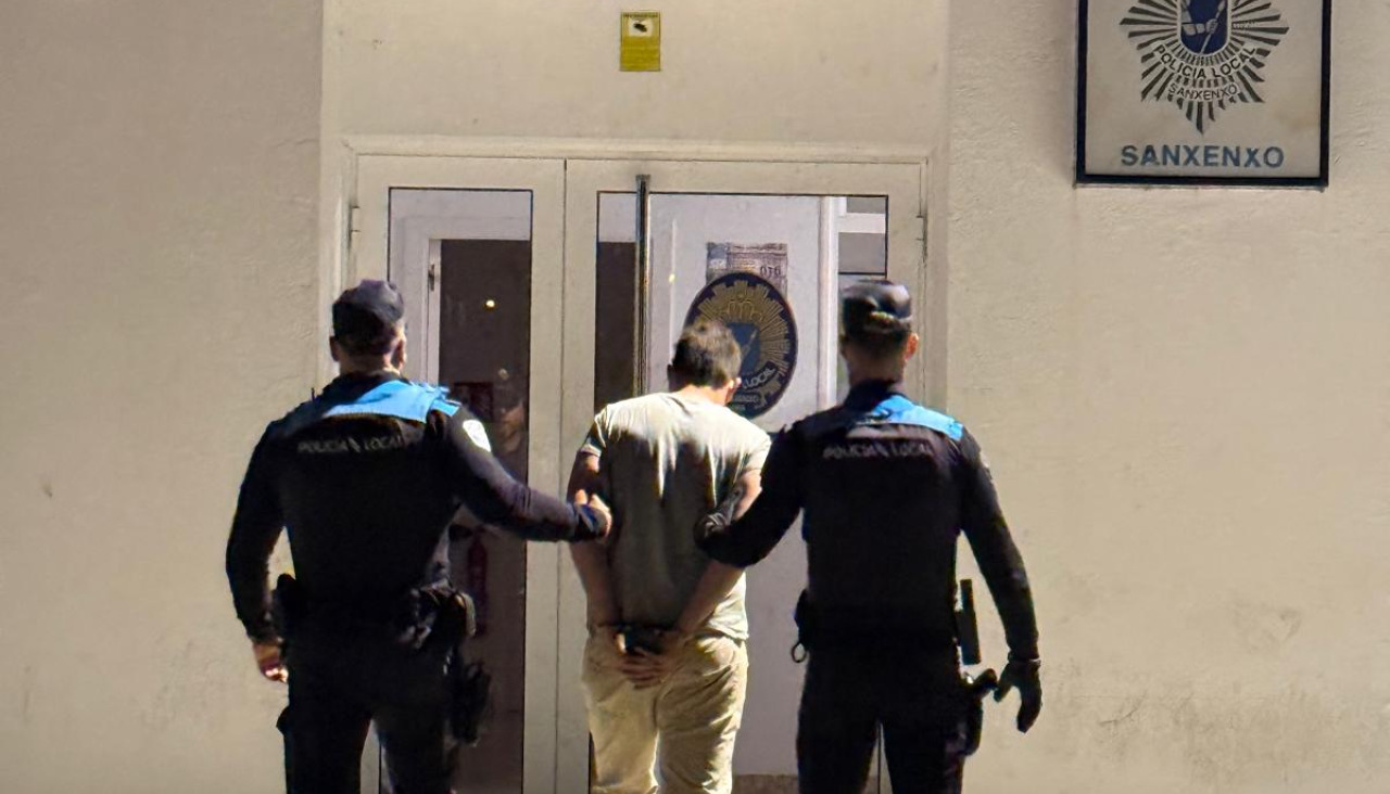 Un momento de la detención del vecino de Meis en Sanxenxo