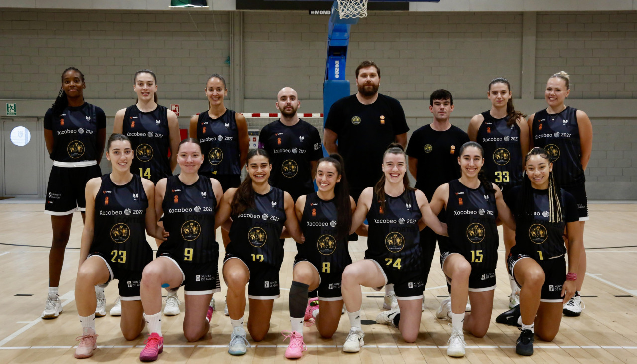 Plantilla del Mariscos Antón Cortegada 2026-2027, que este sábado inicia una nueva temporada en Liga Femenina 2 con el objetivo de ser competitivo y poder estar entre los mejores