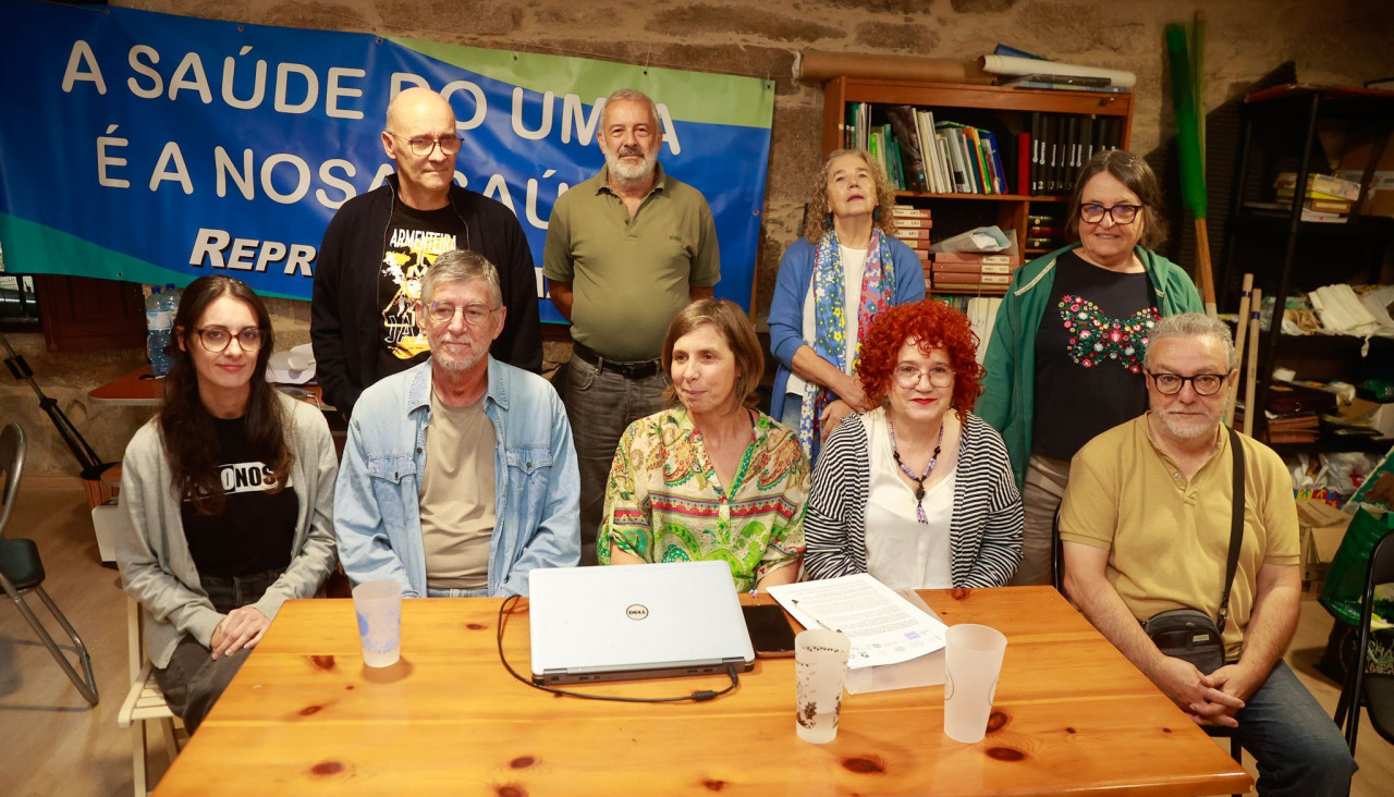 Representantes de las entidades críticas, en el acto de esta mañana