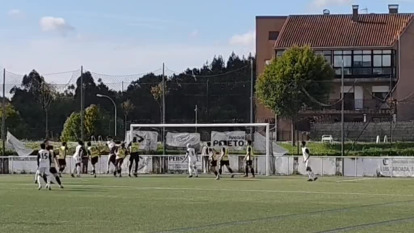 El Ribadumia encarriló la victoria y el ascenso con sus goles en la primera parte en Agolada