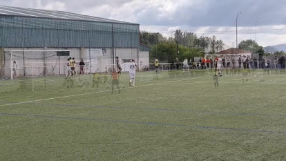 El Ribadumia celebra su título de campeón y su ascenso